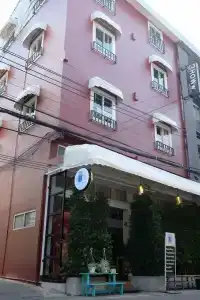 PLOY Hostel