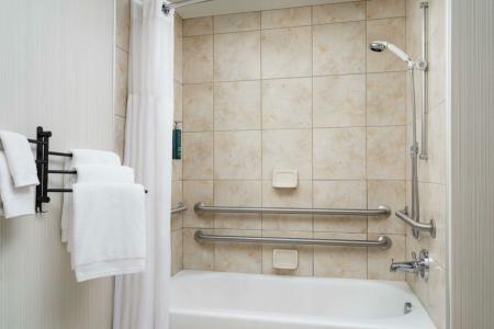 DoubleTree by Hilton Greensboro - 18