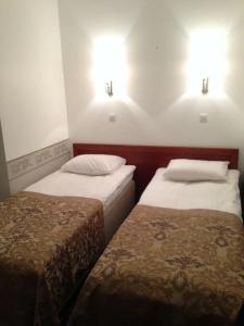 Three Crowns Residents - 98