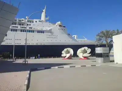 Queen Elizabeth 2 - 45