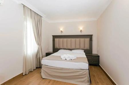 Moonshine & Suites - 6