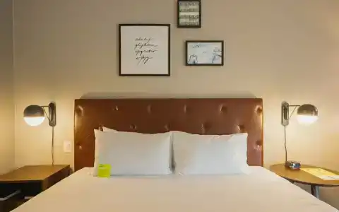 Four Points by Sheraton - 32