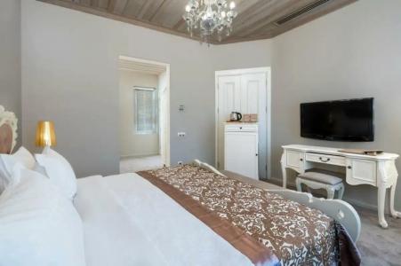 Elegance East - 60