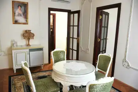 Queen's Astoria Design - 77