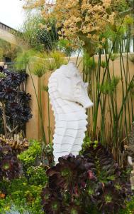 Best Western Plus South Coast Inn - 39