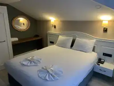 White Golden Suite - 59