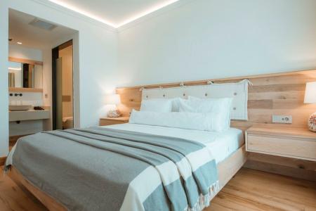 Unique-Boutique Class - Adults Only - 65