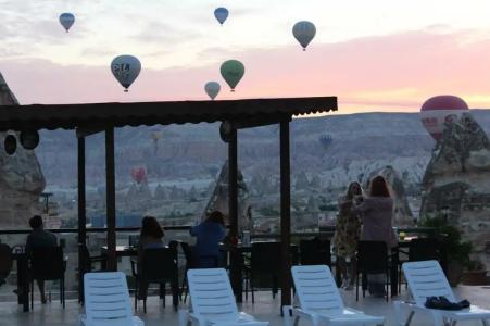 Shoestring Cave House - 53