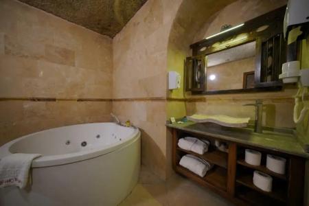 Shoestring Cave House - 100