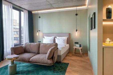 Gekko House Frankfurt, a Tribute Portfolio - 56