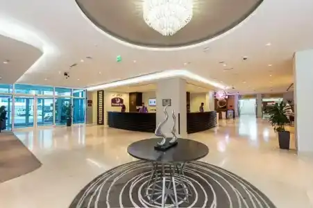 Premier Inn Abu Dhabi Airport (Business Park) - 3