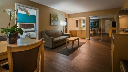 Best Western Plus South Coast Inn - 56