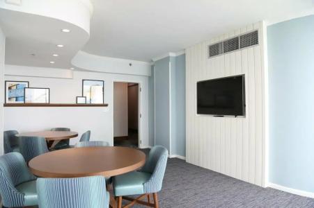 DoubleTree by Hilton Ocean City Oceanfront - 85