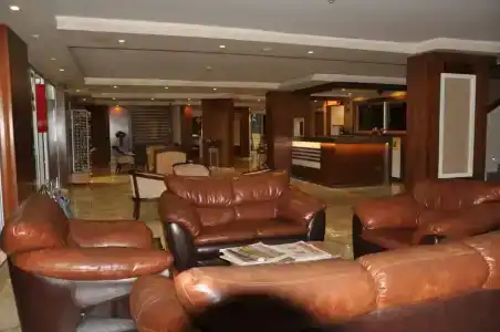 Lavinia Apart & - 30