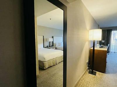 DoubleTree by Hilton Fresno Convention Center - 32