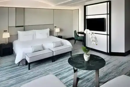 Address Montgomerie - 99