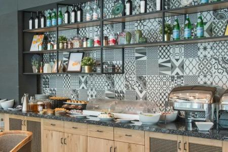 Expo Sofia - Free Arrival shuttle bus - Free Parking - Free Compliments - Free Wi-Fi - 20