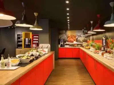 Ibis Budapest Heroes Square - 8
