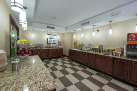 Hampton Inn Bismarck - 17