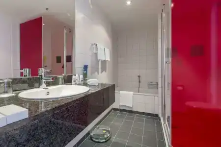 Park Inn by Radisson Frankfurt Airport - 9