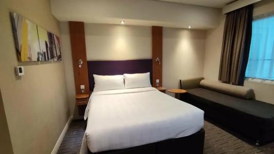 Premier Inn Dubai Investments Park - 94