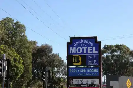 Jacksons Motor Inn - 3