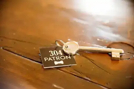 Patron - 16