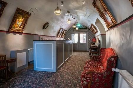 Three Crowns Residents - 94