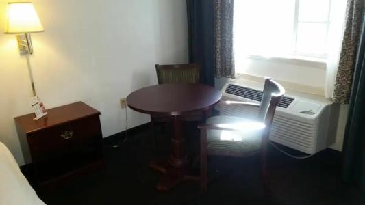 Texas Inn Downtown McAllen - 36