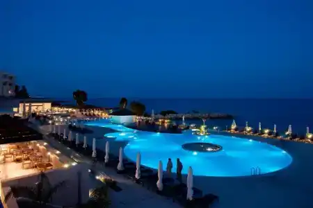 Royal Apollonia by Louiss