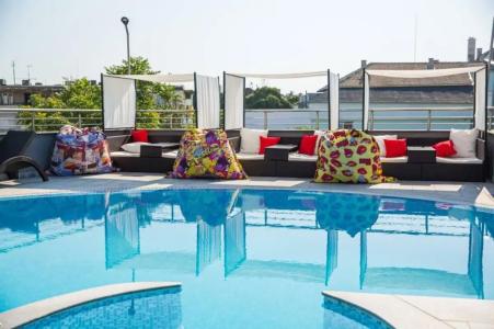 Cosmopolitan & Wellness - 85