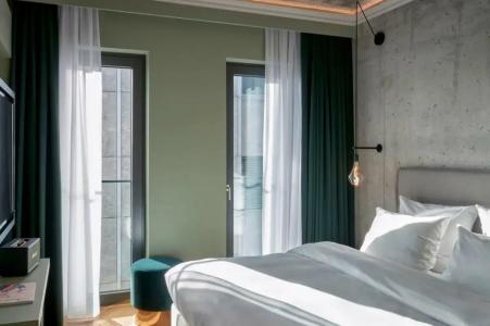 Gekko House Frankfurt, a Tribute Portfolio - 37