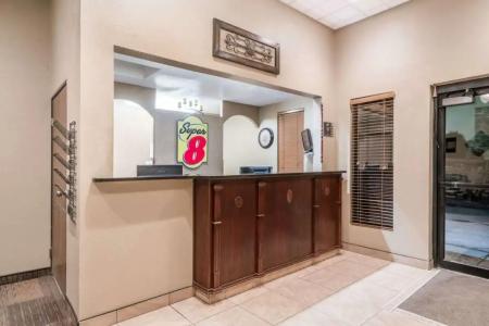 Super 8 by Wyndham Bismarck - 40