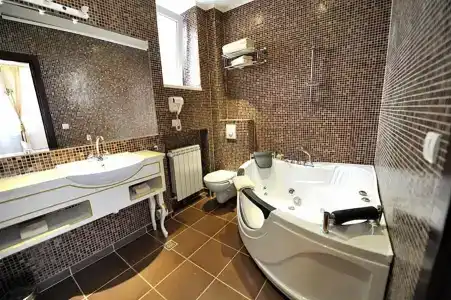 Queen's Astoria Design - 7