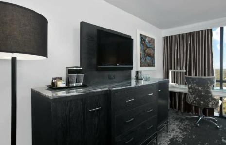 DoubleTree by Hilton Tallahassee - 54