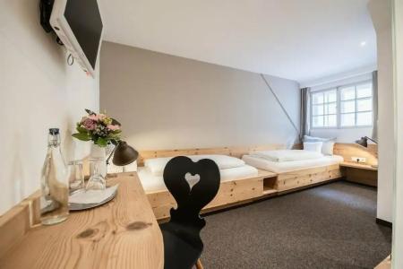 Blaue Gams ***S - 25