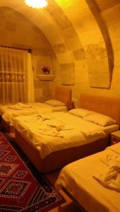 Falcon Cave Suites - 85