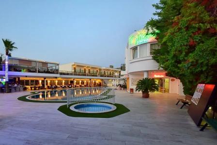 Tropicana Beach - 21