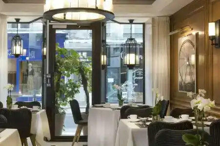 Dauphine Saint Germain - 38