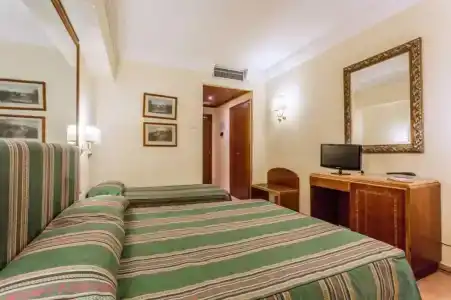 Raeli Siracusa - 55