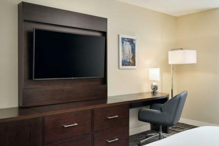 DoubleTree by Hilton Greensboro - 26