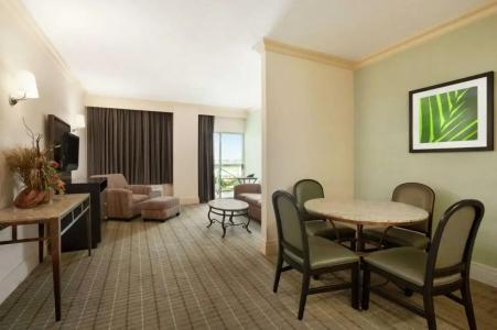 DoubleTree by Hilton Dallas - Love Field - 68