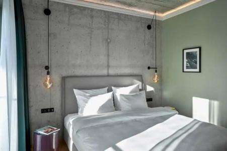 Gekko House Frankfurt, a Tribute Portfolio - 69