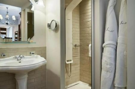 Legacy Gastro Suites - 33