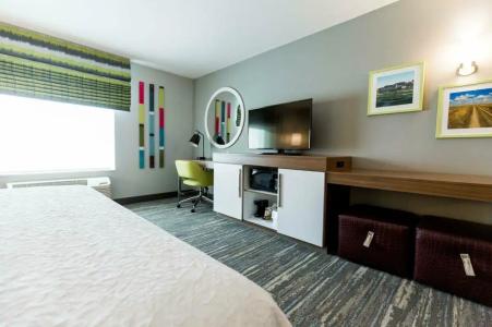 Hampton Inn Bismarck - 61