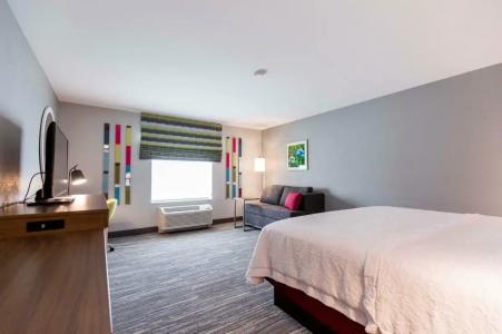 Hampton Inn Bismarck - 73