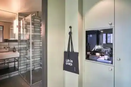 Gekko House Frankfurt, a Tribute Portfolio - 31