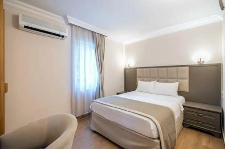 Moonshine & Suites - 85