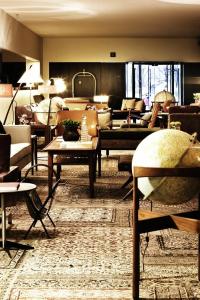 Square Nine Belgrade-The Leadings of The World - 62