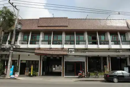 The Old City Wall Inn - 92